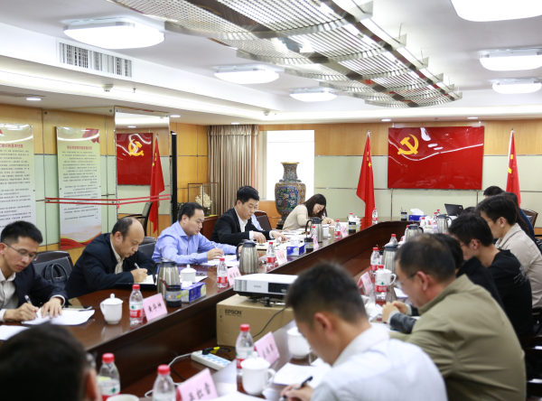 座谈会.jpg