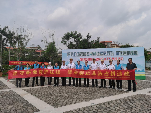 工作人员合影.png